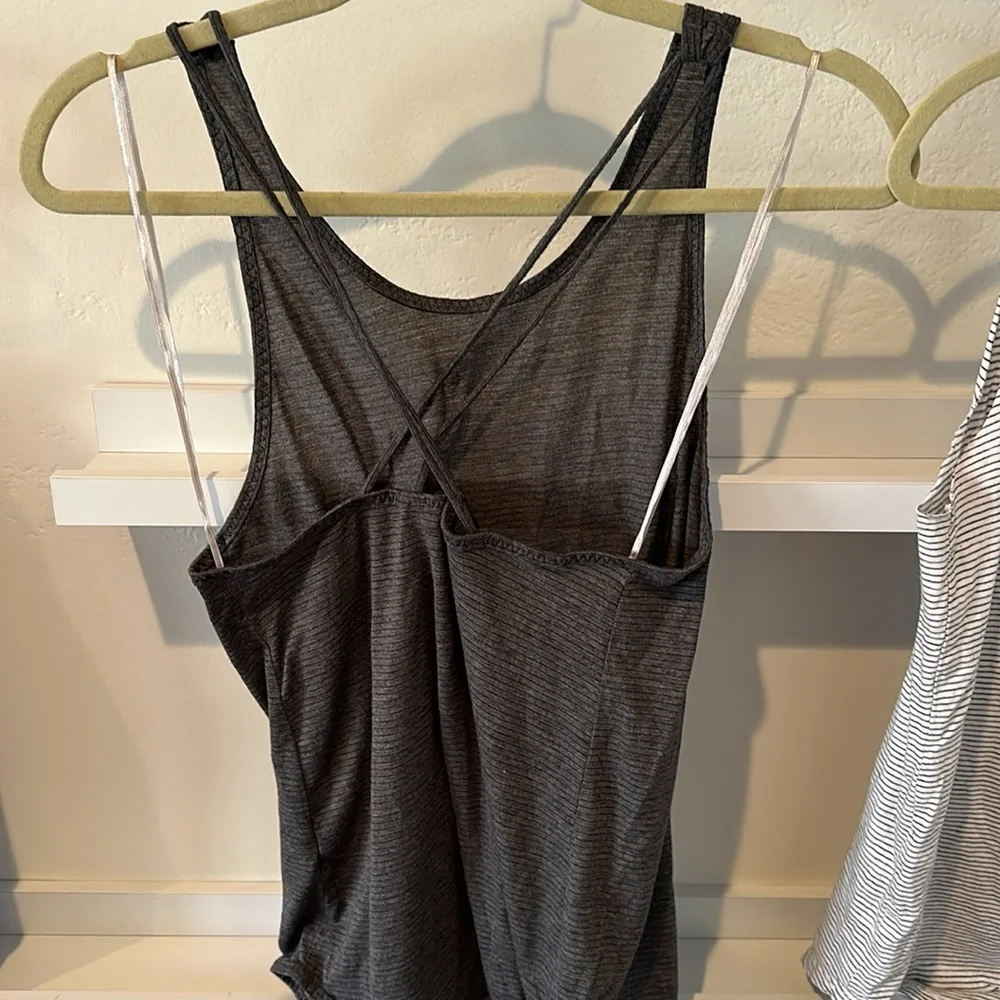 Workout Top - Picture 2 of 3